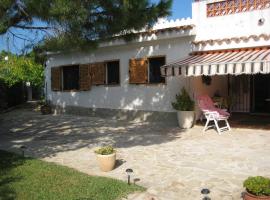 Chalet con piscina, casa de muntanya a l'Ampolla