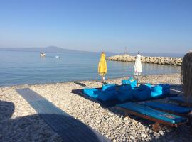 Agali 1 Mesonet In Front Of The Sea, hotel u gradu Akrogiali