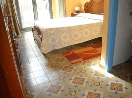 Hostal Adarnius, guest house in La Bisbal