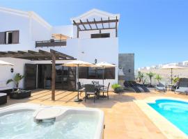 Villa Emma Playa Blanca, hotel in Playa Blanca