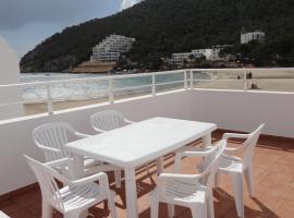 Apartamentos Cala Llonga, hotel em Cala Llonga