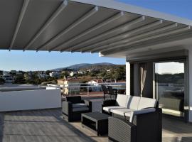 Athens Riviera Loft, hotel u Atini