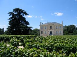 Château Mauras，Bommes的有停車位的飯店