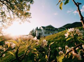 Gjerdset Turistsenter, husdjursvänligt hotell i Isfjorden