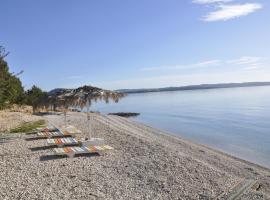 Apartment on the beach – hotel w mieście Koilás