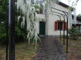 Gingerbread Home, bed & breakfast i Villafranca in Lunigiana