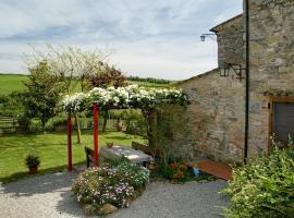 Camere Alabastro Fontesettimena, farm stay in Volterra