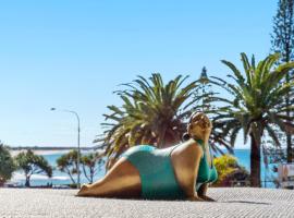 Alex Headland Beachfront, hotel in Alexandra Headland