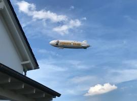Ferienwohnung am Zeppelin Hangar: Friedrichshafen, Friedrichshafen Fuar Alanı yakınında bir otel