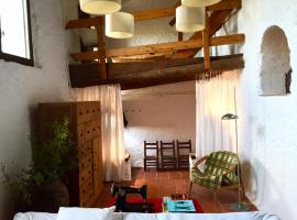 Casa Yolanda, lodging in Bojar
