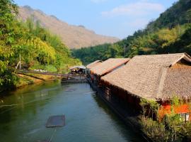 Koh Mueangkarn Paradise View Resort, hotelli kohteessa Sai Yok