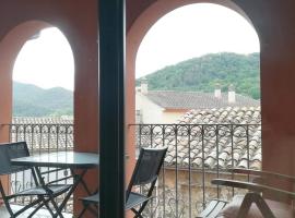 El Balco del Llierca: Sant Jaume de Llierca'da bir otoparklı otel