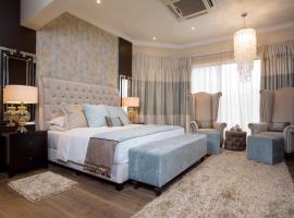 Villa Monticello Boutique Hotel โรงแรมที่Airport Residential Areaในอักกรา