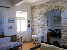 Luxury 100 m2 house in the centre of Naxos