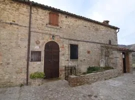 Cozy 2-Bed Apartment, Petrella
