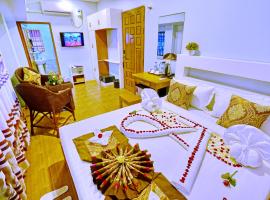 Hotel Aurora, hotel con estacionamiento en Mandalay