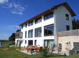 Ferienwohnung "Ausblick", hotel in Rötz