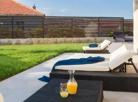 Villa Salt - 10 people, heated pool, Trogir, near beach & Split airport