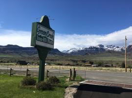 Green Creek Inn and RV Park, motel in Wapiti