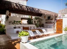Tropical House - Villa com piscina perto do mar