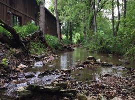 The Sugar Creek Retreat, hotel com estacionamento em Garfield