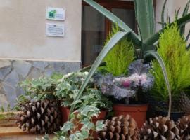 Albergue Turístico Tierras Altas, hostel in Fuentes de Magaña