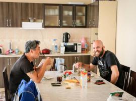 Hostel Nice, glamping en Karakol