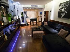 Deluxe boutique suite , jacuzzi, private parking, fireplace, hotel v Soluni