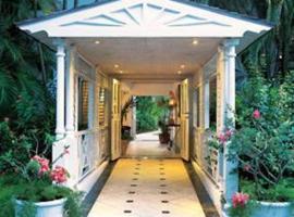 Settlers Beach, hotel em Saint James