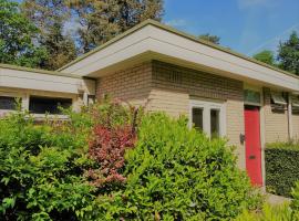 Bungalow Hartje Veluwe, hotell i Otterlo