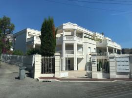 Luxury residence Fabron, מלון יוקרה בניס