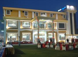 Hotel Red Sapphire, hotel i nærheden af Moradabad Togstation, Harthala