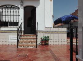 Mi casita en Torrevieja con piscina y barbacoa, hotel v destinaci Torrevieja