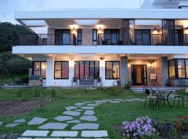 Moonlit Seaview Homestay – hotel w mieście Donghe