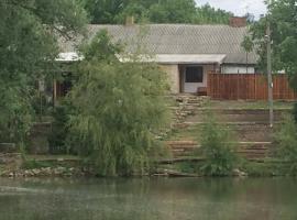 Эко отель "Золотая подкова", cabin nghỉ dưỡng ở Sharhorod