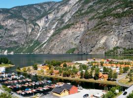 Lærdal Ferie- og Fritidspark, hotell på Lærdalsøyri