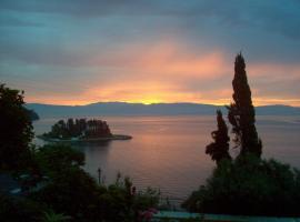 Panorama, hotel di Perama