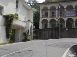 Il Cortile Friendly House, parkolóval rendelkező hotel Borgomaneróban