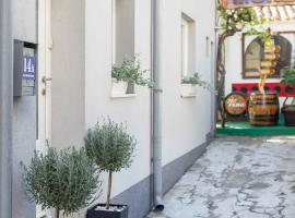 Apartments Tonka Centar, pet-friendly hotel in Vodice