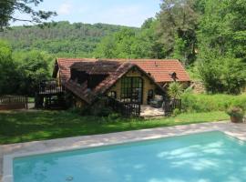 Le Coustal, hotel with parking in Auriac-du-Périgord