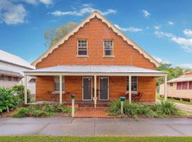 Eliza 1875 Red Brick Duplex Townhouse, alquiler vacacional en Grafton