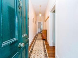 Azile 1875 Heritage Victorian Duplex, hotel di Grafton