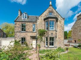 3 Eskbank Terrace, place to stay in Dalkeith