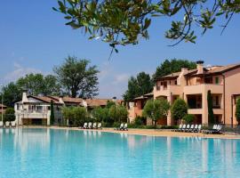 페스키에라 델 가르다에 위치한 리조트 Esclusivo trilocale con piscina al Garda Resort Village