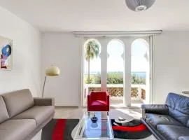 Holiday Home with beautiful Sea View