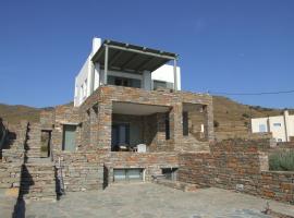 Unique studio by the sea, hotel di Koundouros