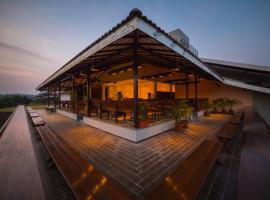 Kyriad Prestige Riverside Amba Ghat by OTHPL, ξενοδοχείο σε Kolhapur