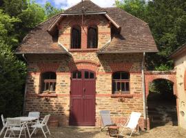 Gîte Les Ecuries du Manoir de Bénédicte, počitniška hiška v mestu Cahan