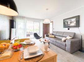 Apartament Kalinowo Golf - salon z opcją spania, kuchnia i 2 sypialnie, 1-6 osób, porodični hotel u gradu Niesulice