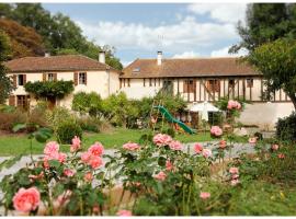 La Ferme des Grisettes, בית חווה בMontesquiou